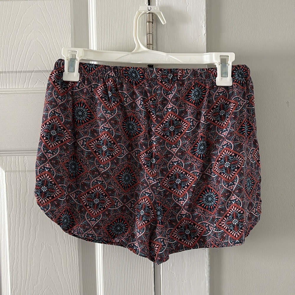 Patterned Shorts - Picture 2 of 4